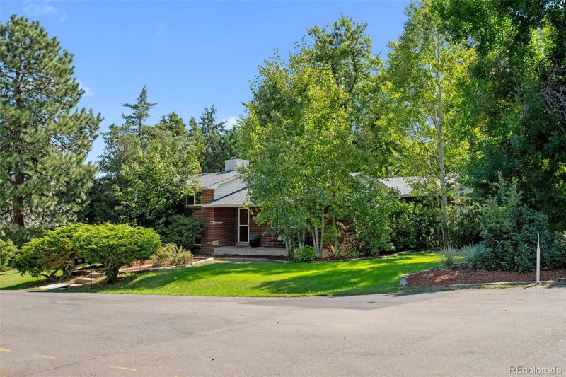 2570 Robb St, Lakewood, CO 80215