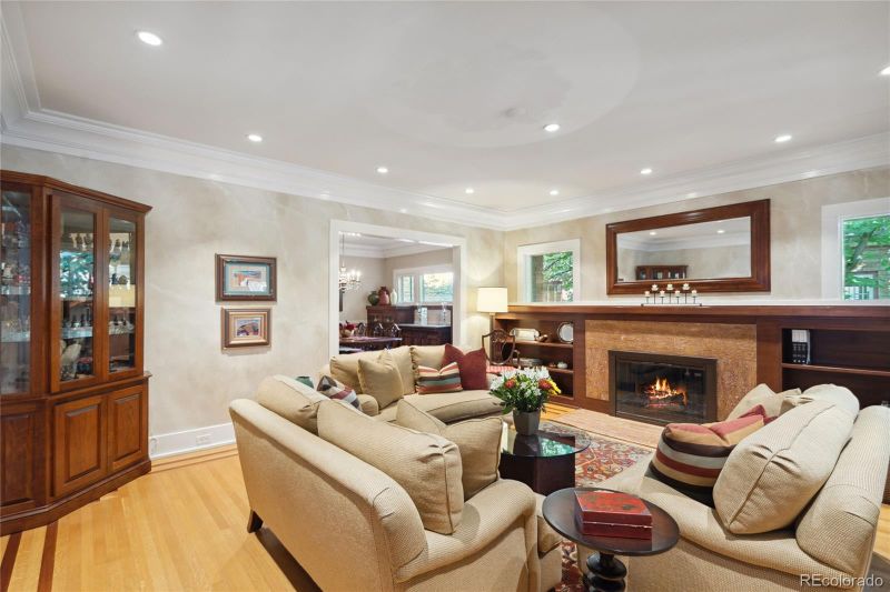 853 St Paul St, Denver, CO 80206