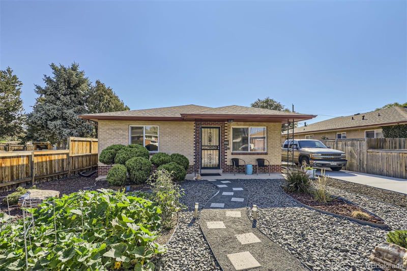 890 S Eliot St, Denver, CO 80219