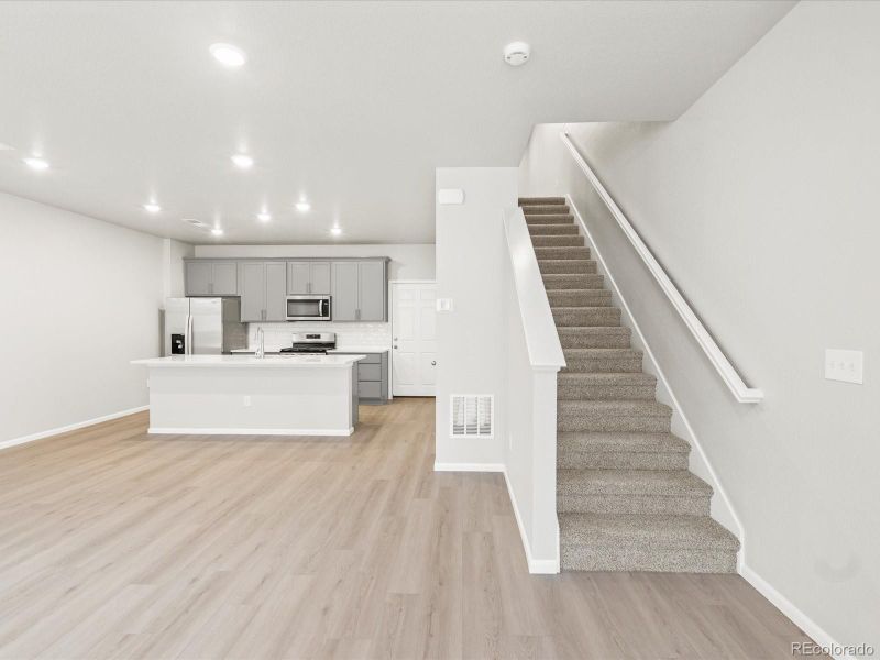 22185 E 7th Pl, Aurora, CO 80019