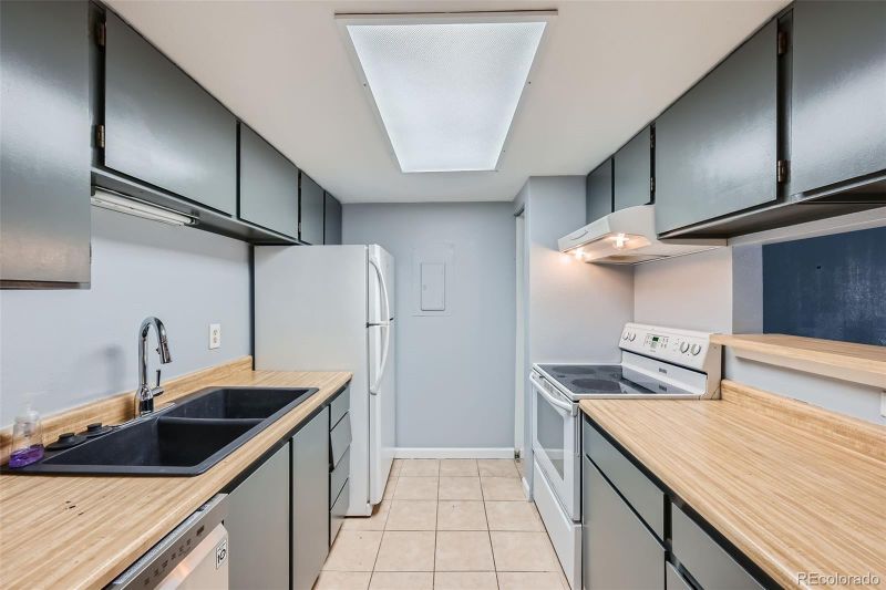 1777 S Pitkin St #B, Aurora, CO 80017