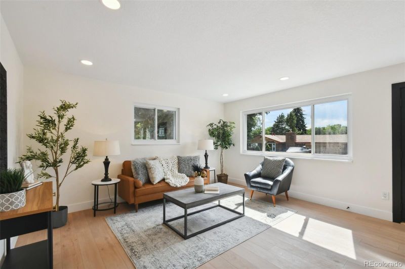 605 W Easter Pl, Littleton, CO 80120
