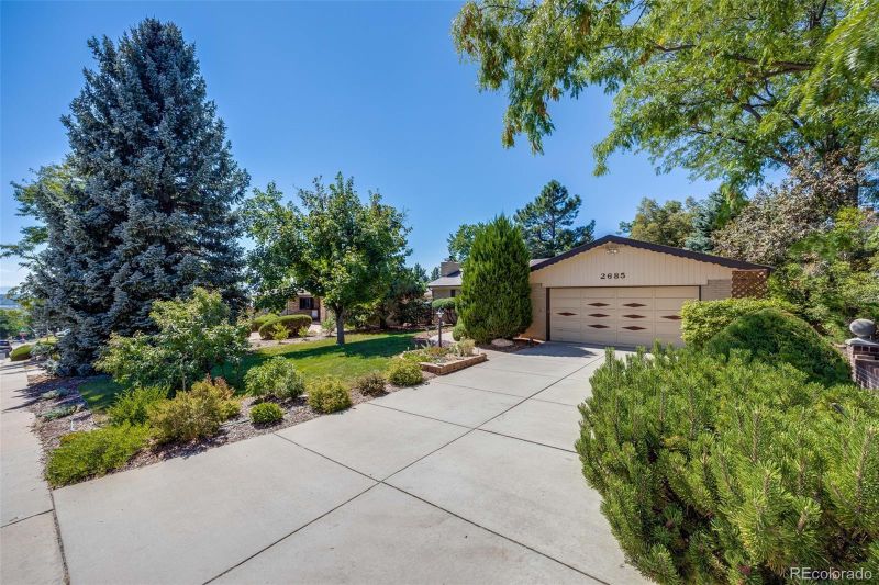 2685 S Zurich Ct, Denver, CO 80219