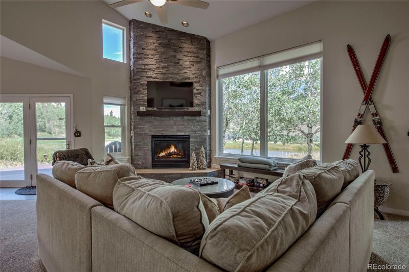 1643 N Chipmunk Ln, Silverthorne, CO 80498