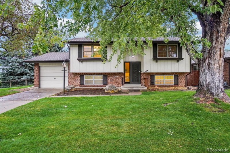 2106 S Zephyr St, Lakewood, CO 80227