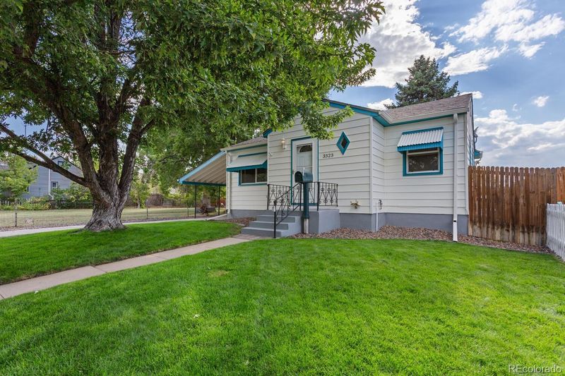 3323 S Pearl St, Englewood, CO 80113