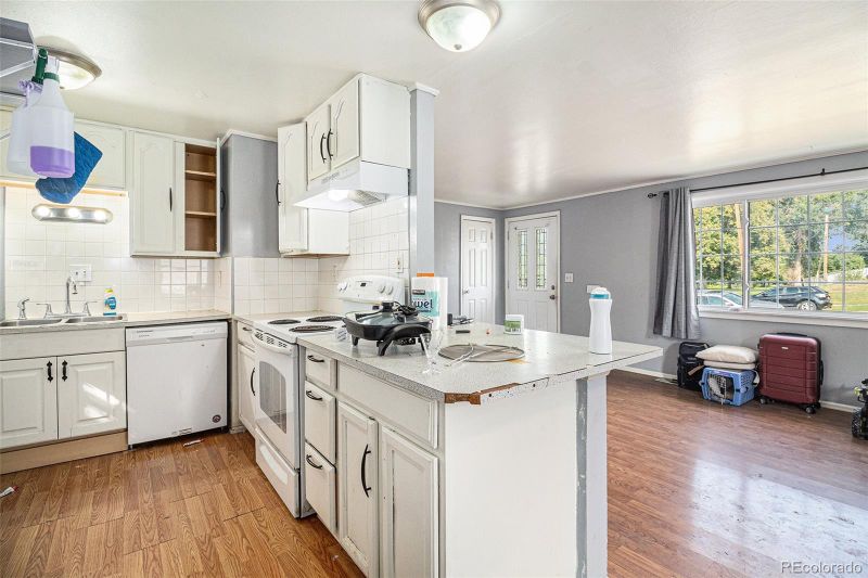 1675 S Irving St, Denver, CO 80219
