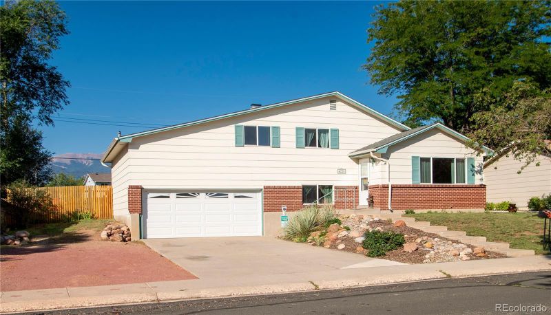 4220 Leyden Ln, Colorado Springs, CO 80907
