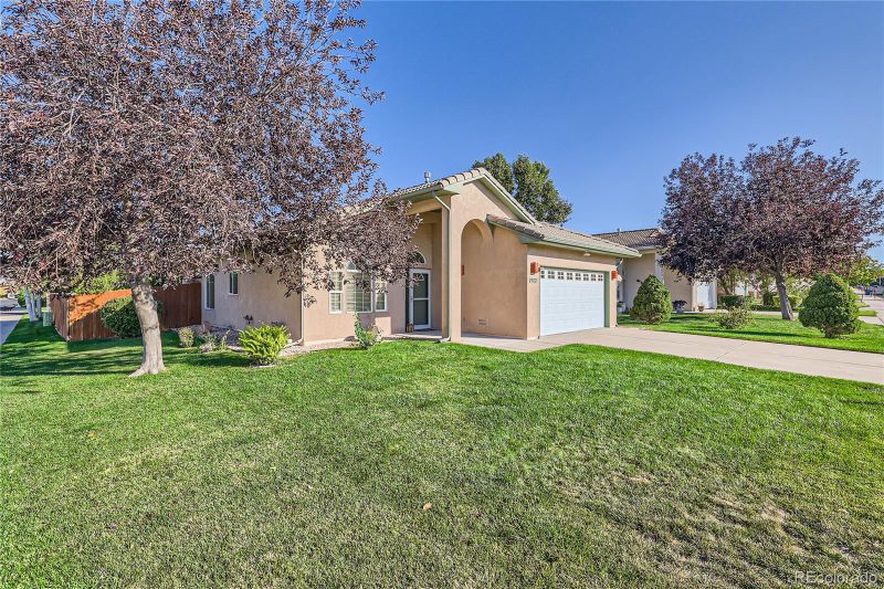 922 Walnutcrest Dr, Pueblo, CO 81005