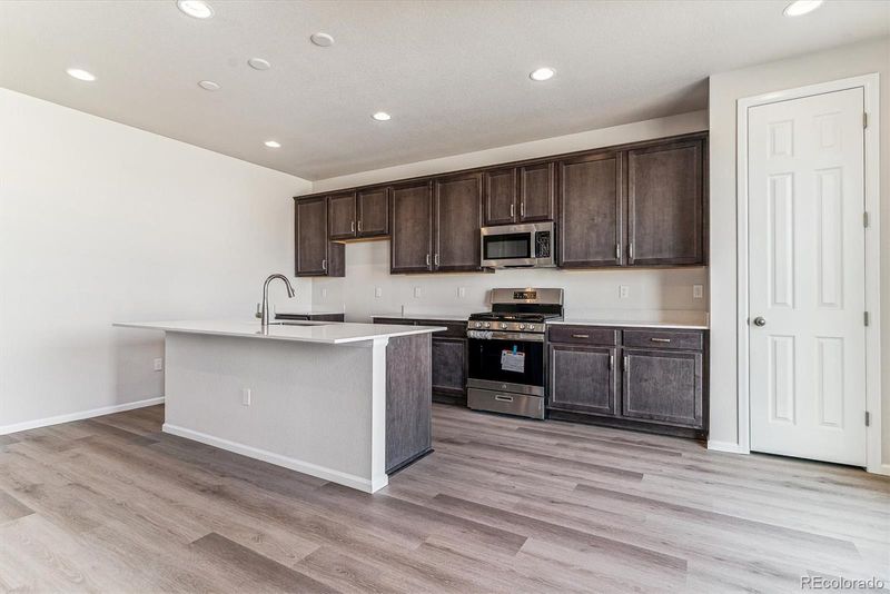 25065 E 41st Ave, Aurora, CO 80019