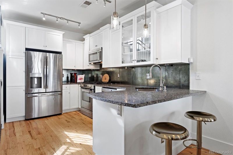 948 S Pearl St #102, Denver, CO 80209