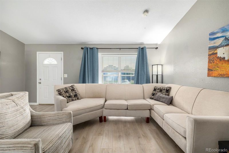 5637 S Nepal Way, Centennial, CO 80015