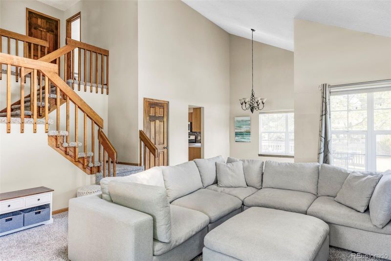 7950 S Race Ct, Centennial, CO 80122