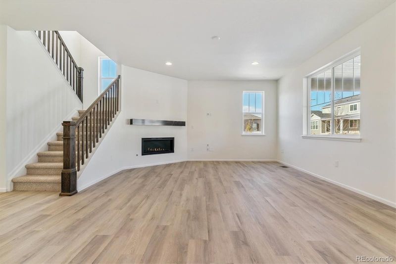 24503 E 36th Ave, Aurora, CO 80019