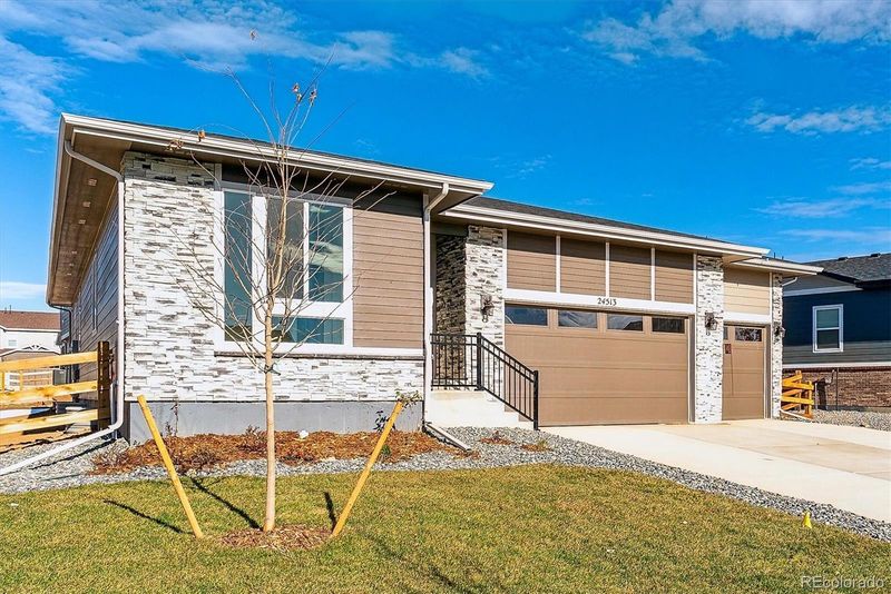 24513 E 36th Ave, Aurora, CO 80019