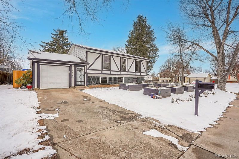 16193 E Dickenson Pl, Aurora, CO 80013
