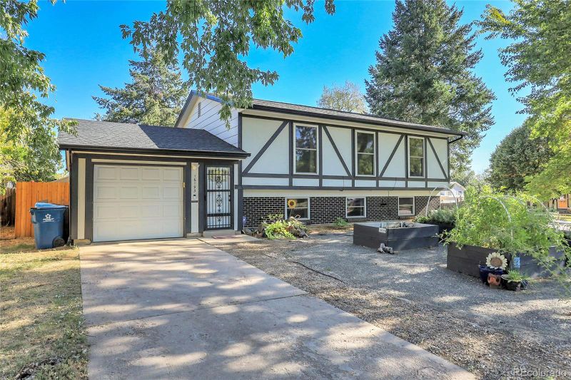 16193 E Dickenson Pl, Aurora, CO 80013
