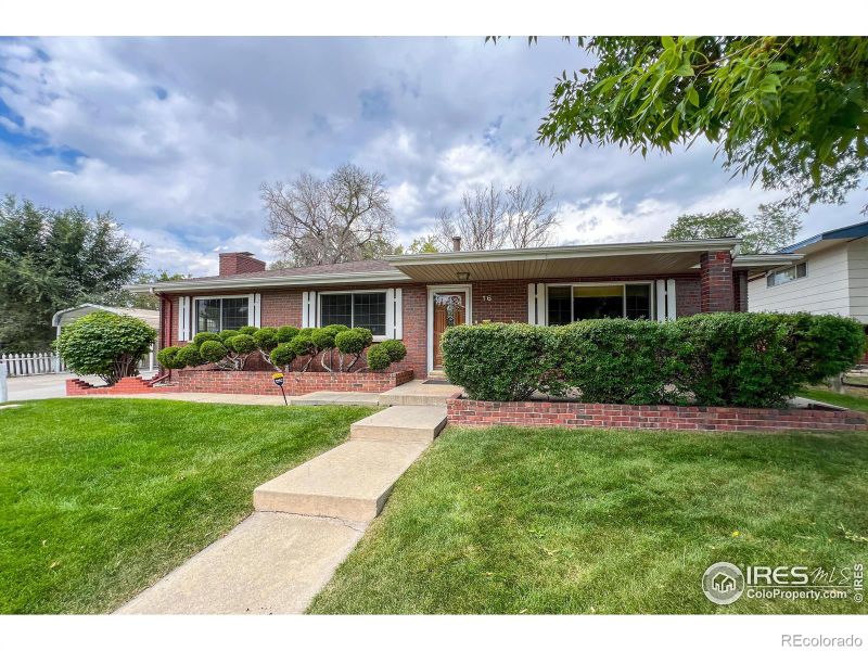 16 Gardner Dr, Longmont, CO 80504