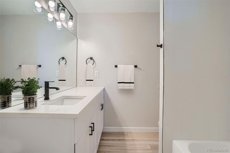 865 S Quebec St #302B, Denver, CO 80247