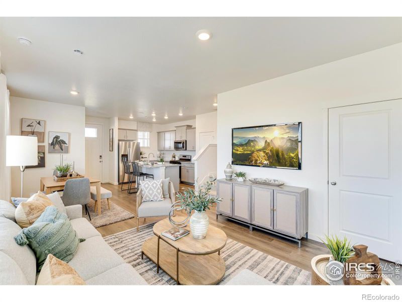 639 Thoroughbred Ln, Johnstown, CO 80534