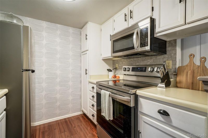 910 Tenderfoot Hill Rd #102, Colorado Springs, CO 80906