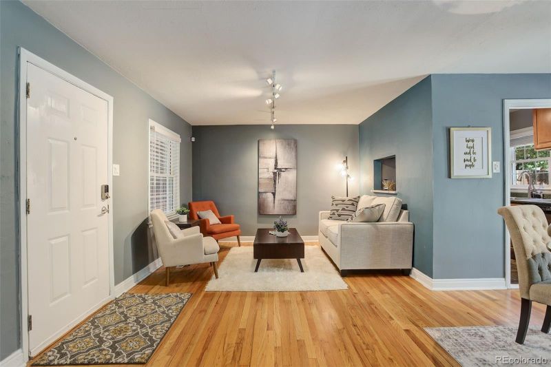 1960 Roslyn St, Denver, CO 80220