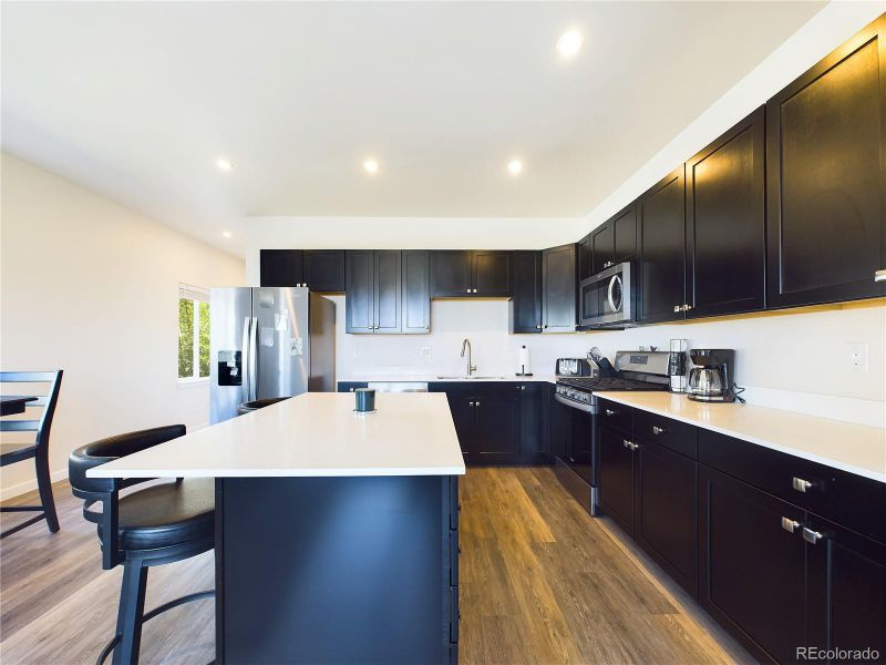 1075 Hawks Nest Ln, Gypsum, CO 81637
