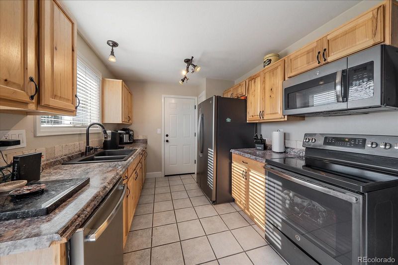 8064 S Estes Ct, Littleton, CO 80128
