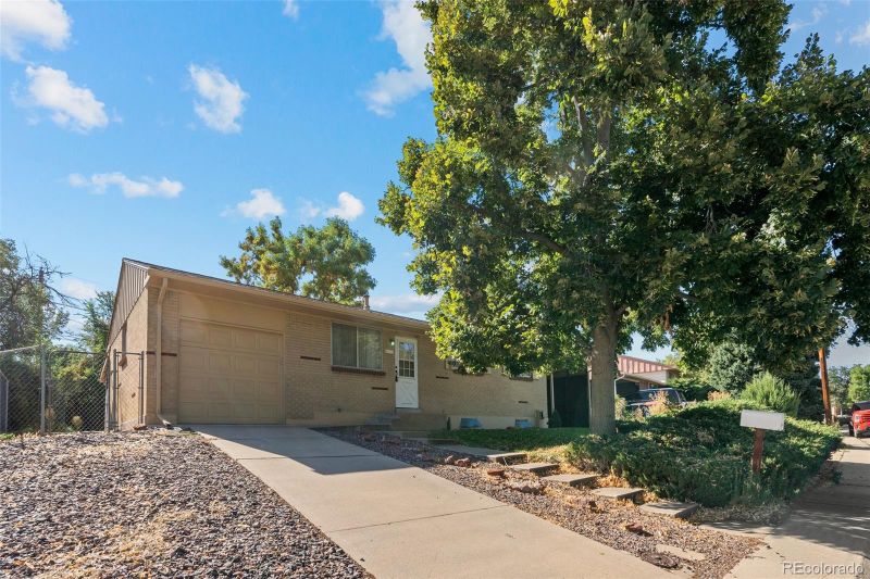 6073 Uno St, Arvada, CO 80003
