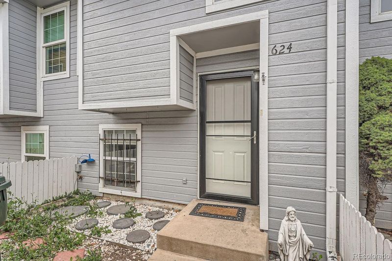 624 Switzer Ln, Thornton, CO 80260