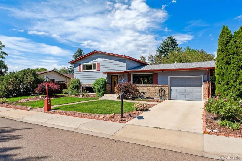 1407 Mount Evans Dr, Longmont, CO 80504