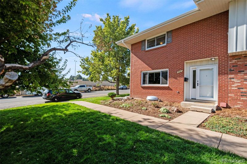 9147 E Oxford Dr, Denver, CO 80237