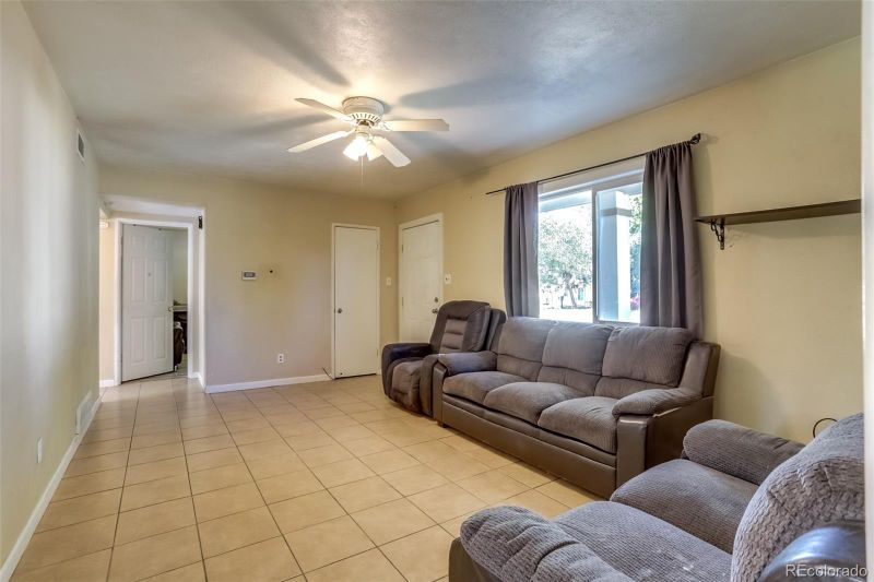 829 Vaughn St, Aurora, CO 80011