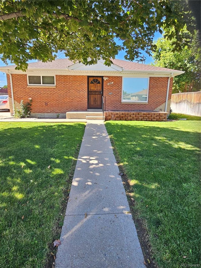 6811 Larsh Dr, Denver, CO 80221