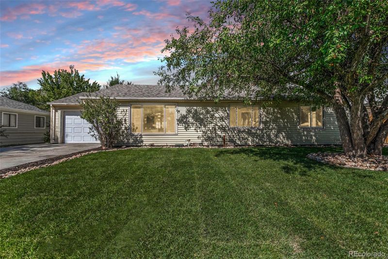 9927 E 7th Ave, Aurora, CO 80010