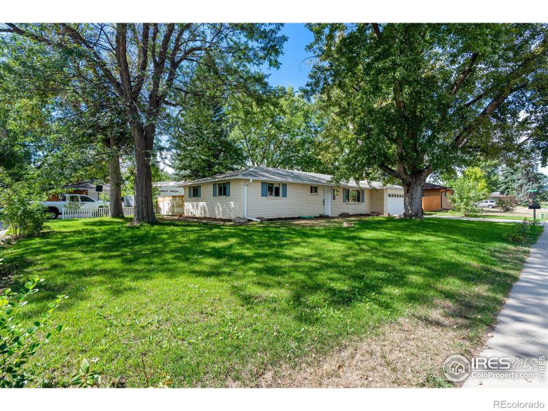 2645 Mountain View Ave, Longmont, CO 80503