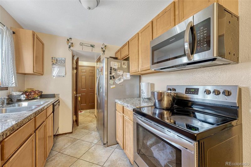 4521 Del Rio Ct, Denver, CO 80239