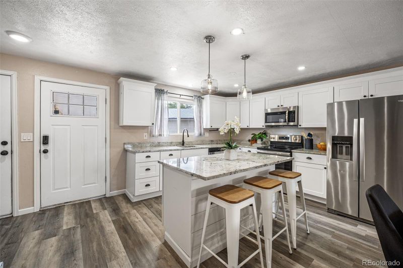 1689 Bahama St, Aurora, CO 80011