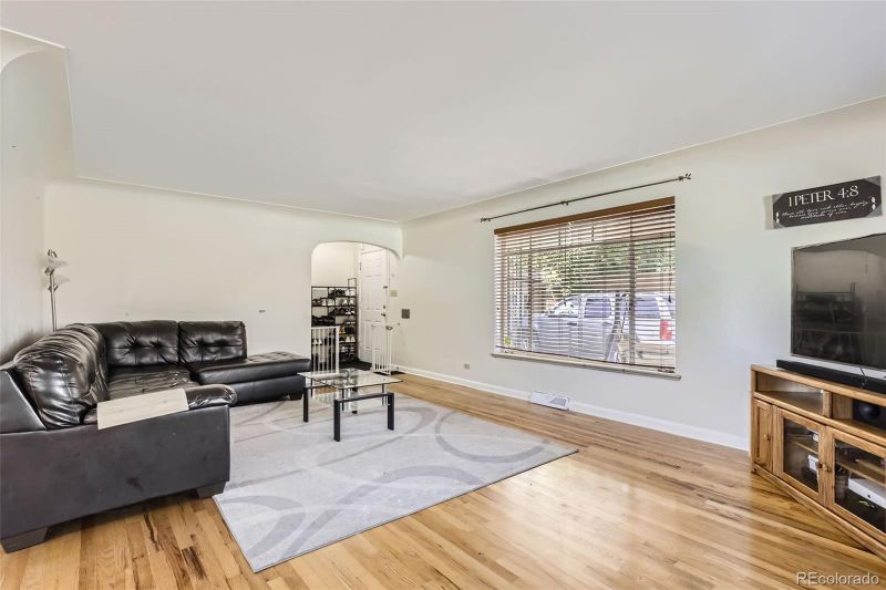 2316 Paris St, Aurora, CO 80010