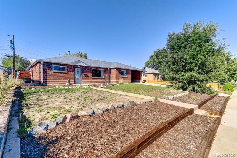 1621 Phoenix Ct, Thornton, CO 80229