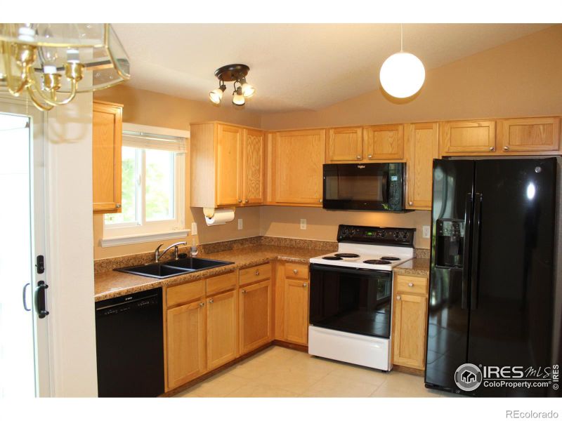 624 Sandpoint Dr, Longmont, CO 80504