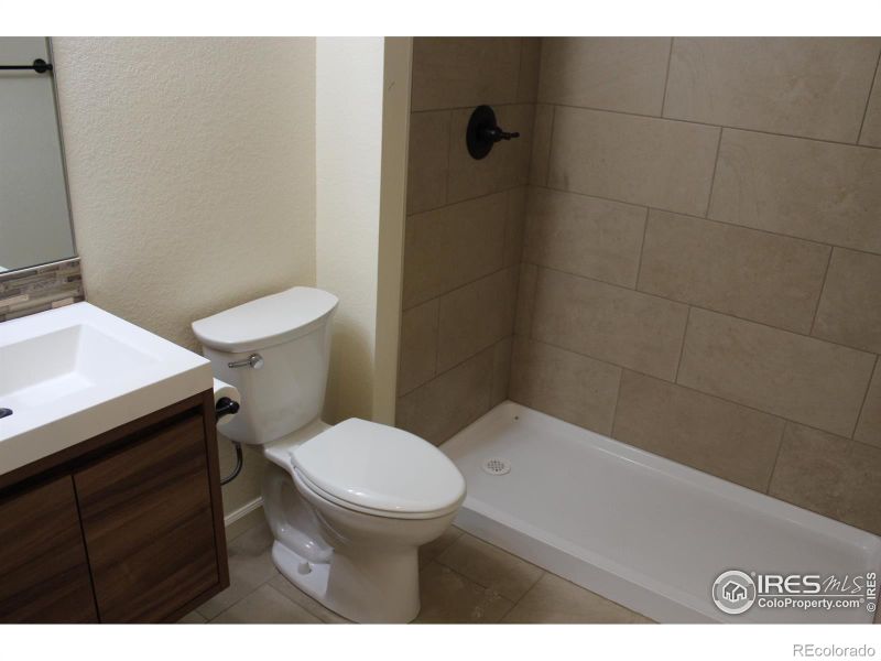 624 Sandpoint Dr, Longmont, CO 80504