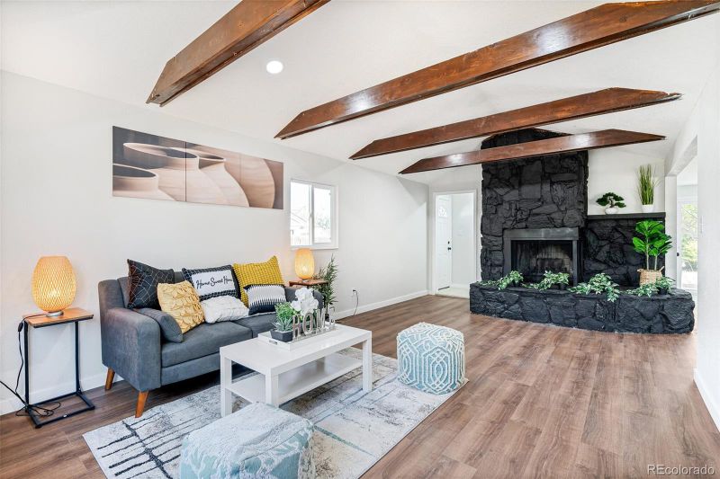 1040 Hanover St, Aurora, CO 80010