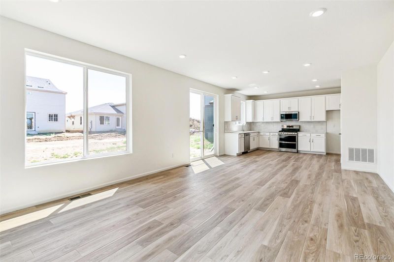 9290 Bahama Ct, Commerce City, CO 80022