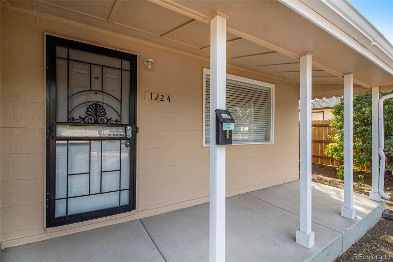 1224 Macon St, Aurora, CO 80010