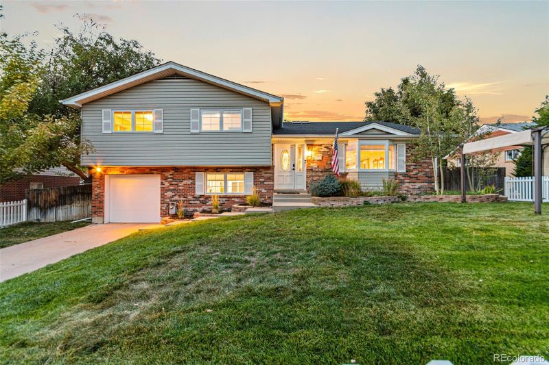 981 E Briarwood Cir N, Centennial, CO 80122