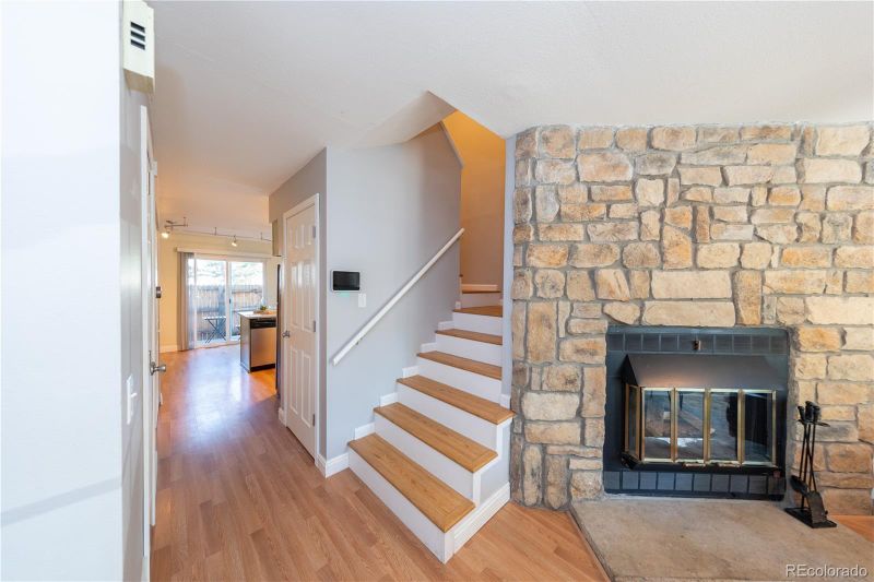 1811 S Quebec Way #220, Denver, CO 80231