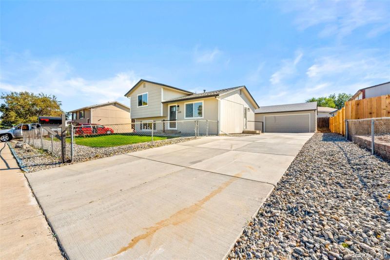2220 E 83rd Pl, Denver, CO 80229