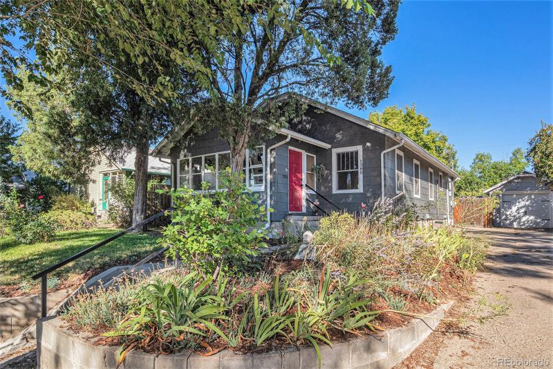 1380 Clinton St, Aurora, CO 80010