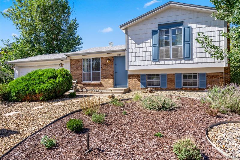 2205 S Kittredge Way, Aurora, CO 80013